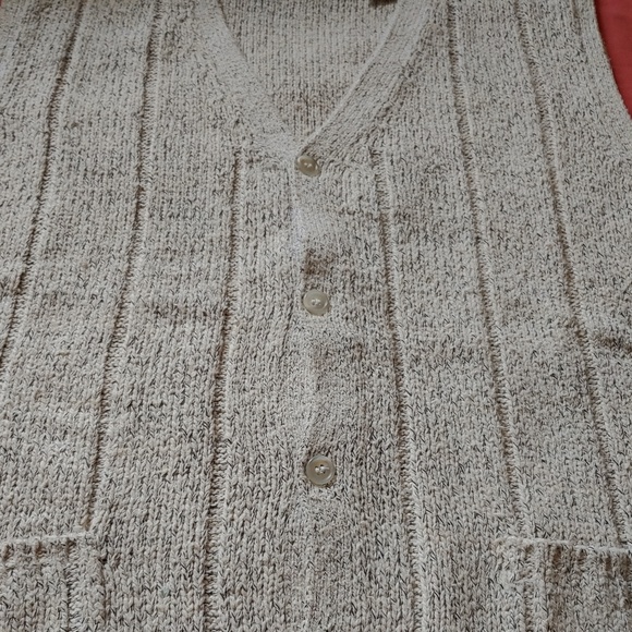 Perry Ellis Sweater Vest - Picture 4 of 7
